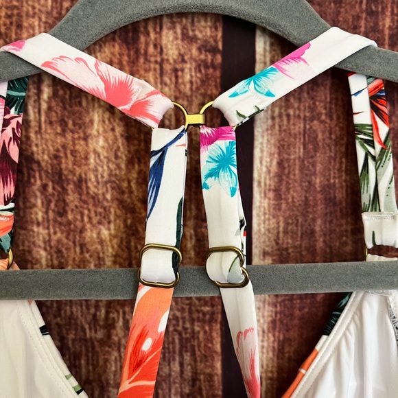 Jantzen | NWT Sue Twisted Back One Piece Swimsuit - Picture 5 of 9